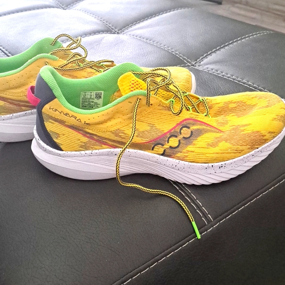 Men's like new  kinvara 14 great condition/ form fit size 12